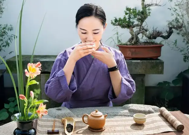 乍浦路美食街-黄河路繁花：云南南路吴江路小吃攻略，一口吃遍老上海烟火气😋